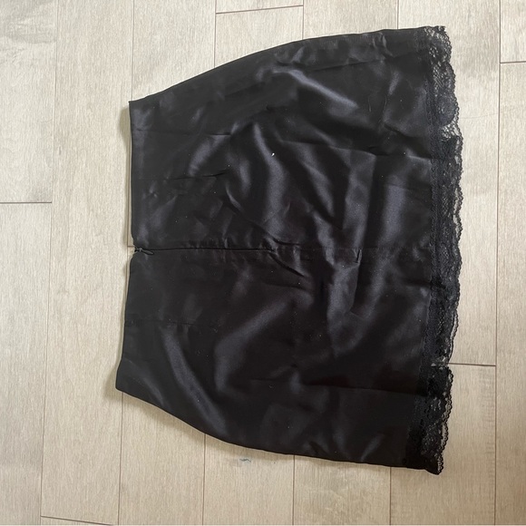 Brand new REVOLVE (Superdown) black silk skirt (sM) - Picture 4 of 4